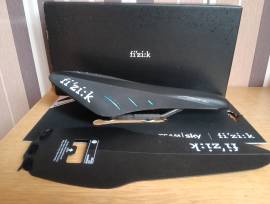 Fizik Arione R1 Team Sky limitált kiadás eladó Arione R1 Road Bike & Gravel Bike & Triathlon Bike Component, Road Bike Saddles & Seat Posts used For Sale