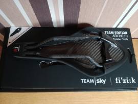 Fizik Arione R1 Team Sky limitált kiadás eladó Arione R1 Road Bike & Gravel Bike & Triathlon Bike Component, Road Bike Saddles & Seat Posts used For Sale