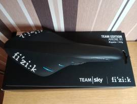 Fizik Arione R1 Team Sky limitált kiadás eladó Arione R1 Road Bike & Gravel Bike & Triathlon Bike Component, Road Bike Saddles & Seat Posts used For Sale