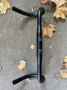 ZZYZX kormány 440 Corratec ZZYZX Országúti / Gravel / Triatlon Alkatrész, Országúti Kormány / Stucni / Bandázs nem használt ELADÓ