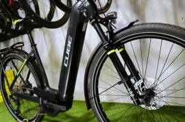 CUBE KATHMANDU 750 BOSCH CX 85Nm AIR CUES Electric Trekking/cross 25 km/h Bosch new / not used For Sale