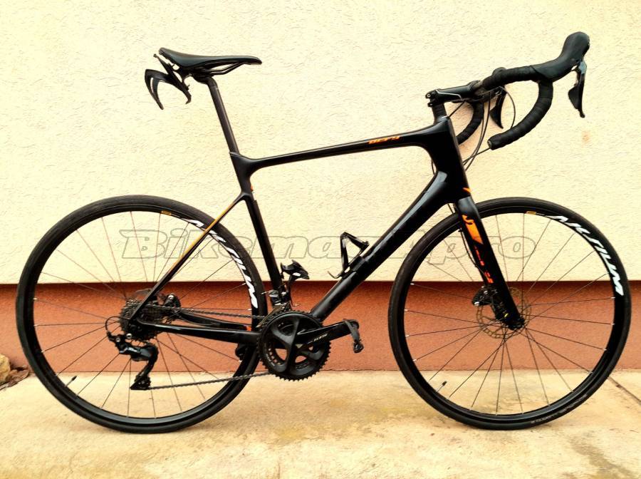 GIANT GIANT DEFY ADVANCED 1 CARBON DISC 2017 Országúti Shimano 105 tárcsafék használt ELADÓ