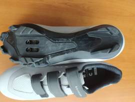 Országúti kerékpáros cipő Race 700 Shoes / Socks / Shoe-Covers 38 Road used female For Sale