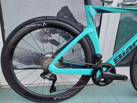 BIANCHI 2025 BIANCHI OLTRE COMP Ultegra Di2 12sp (53) Országúti Shimano Ultegra Di2 tárcsafék új / garanciával ELADÓ