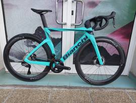 BIANCHI 2025 BIANCHI OLTRE COMP Ultegra Di2 12sp (53) Országúti Shimano Ultegra Di2 tárcsafék új / garanciával ELADÓ