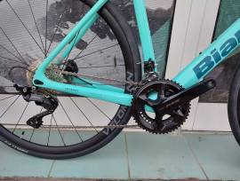 BIANCHI 2025 BIANCHI INFINITO 105 12sp  (57) Országúti Shimano 105 tárcsafék új / garanciával ELADÓ