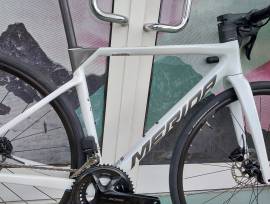 MERIDA  MERIDA SCULTURA 6000 FEHÉR (FEGYVERSZÜRKE)  (XS ) Road bike Shimano 105 disc brake new with guarantee For Sale