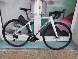 MERIDA  MERIDA SCULTURA 6000 FEHÉR (FEGYVERSZÜRKE)  (XS ) Road bike Shimano 105 disc brake new with guarantee For Sale