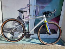 BMC AKCIÓ::BMC URS AL TWO ( M)   Gravel / CX Shimano GRX disc brake new with guarantee For Sale