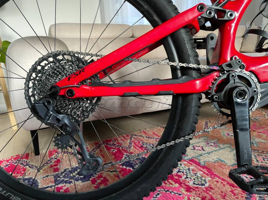 SPECIALIZED Turbo Levo SL Comp Carbon L es ELAD Elektromos Mountain specialized-turbo-levo-sl-comp-carbon-l-es-elad-elektromos-mountain