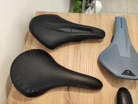 Szép állapotú új nyereg  Fizik Road Bike & Gravel Bike & Triathlon Bike Component, Road Bike Saddles & Seat Posts new / not used For Sale