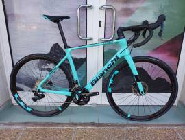BIANCHI Akció::BIANCHI INFINITO XE DISC 105 (57) Országúti Shimano 105 tárcsafék új / garanciával ELADÓ