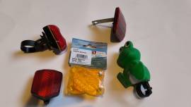 Kacatok elemes catelye hátsó lámpa, prizmák duda Cateye Lámpa / Világítás használt ELADÓ