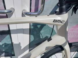 BMC Roadmachine THREE Carbon 105 Di2 ( 58) Országúti Shimano 105 Di2 tárcsafék új / garanciával ELADÓ