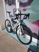 BMC Roadmachine THREE Carbon 105 Di2 ( 58) Országúti Shimano 105 Di2 tárcsafék új / garanciával ELADÓ