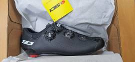 Áron alul eladó teljesen új/dobozos, 44-es, Sidi Genius 10 országúti kerékpáros cipő Genius 10 Shoes / Socks / Shoe-Covers 44 Road new / not used male/unisex For Sale