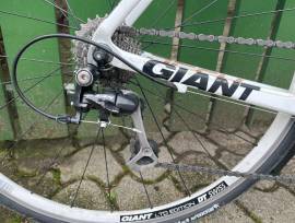 GIANT Defyadvanced Road bike Shimano 105 calliper brake used For Sale