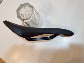 Fizik Tempo Aliante R5 nyereg 150 mm Fizik Tempo Aliante R5 Road Bike & Gravel Bike & Triathlon Bike Component, Road Bike Saddles & Seat Posts used For Sale