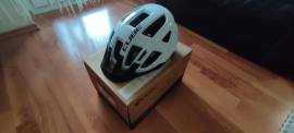 Új CUBE ATX FLEET kerékpáros sisak M-es méret CUBE Sisak / Sapka nem használt ELADÓ
