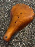 Brooks B17 bőr kerékpár nyereg – barna – használt, jó állapot Brooks B17 Országúti / Gravel / Triatlon Alkatrész, Országúti Nyereg / Nyeregcső használt ELADÓ