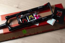 Vadiúj 2025 MARZOCCHI Bomber Z2 29” – 140mm, Boost, E-Optimized, légrugós 2025 Mountain Bike Components, MTB Fork / Shock fork 131-150 mm new / not used For Sale