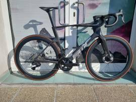 BMC 2027 BMC Teammachine R 01 FOUR (47,51,54,56,58,61) Road bike Shimano Ultegra Di2 disc brake new with guarantee For Sale