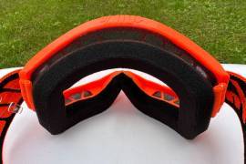 Új 100% Strata 2 narancssárga, átlátszó lencsés DH/FR szemüveg, védőszemüveg 100% Strata 2 Eyewear / Sunglasses DH new / not used For Sale