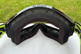 Új 100% Strata 2 fekete/sárga, átlátszó lencsés DH/FR szemüveg, védőszemüveg 100% Strata 2 Eyewear / Sunglasses DH new / not used For Sale