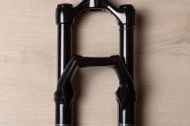 Vadiúj 2025 MARZOCCHI Bomber Z2 29” – 140mm, Boost, E-Optimized, légrugós 2005 Mountain Bike Alkatrész, MTB Villa / Rugóstag villa 29" 131-150 mm nem használt ELADÓ