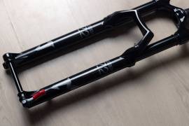 Vadiúj 2025 MARZOCCHI Bomber Z2 29” – 140mm, Boost, E-Optimized, légrugós 2005 Mountain Bike Alkatrész, MTB Villa / Rugóstag villa 29" 131-150 mm nem használt ELADÓ