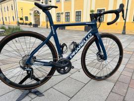 PINARELLO Paris 2020 Road bike Shimano Ultegra disc brake used For Sale