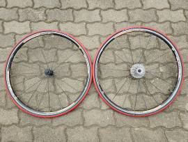 MAVIC Aksium Race kerékszett , felnifékes, gumikkal, sorral Mavic Országúti / Gravel / Triatlon Alkatrész, Országúti  Kerék / Felni / Gumi 28" használt ELADÓ