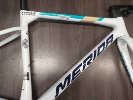 VÁZ: MERIDA SCULTURA 6000 GYÖNGYFEHÉR (KÉK-TEAM) ( XS) MERIDA VÁZ: MERIDA SCULTURA 6000 GYÖNGYFEHÉR (KÉK-TEAM) ( Road Bike & Gravel Bike & Triathlon Bike Component, Road Bike & Gravel Bike & Frames / Forks carbon carbon 700c (622) new with guarantee For Sale