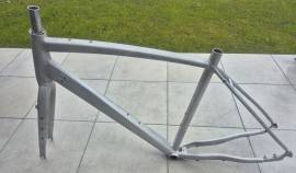 54cm (M) Gravel Al-6061 T6 alumínium váz + villa szett. Nyers/szálcsiszolt _EGYÉB 54cm (M) Gravel Al-6061 T6 alumínium váz + villa Országúti / Gravel / Triatlon Alkatrész, Országúti / Gravel / Váz /Vázszett / Villa alu alu 700c (622) használt ELADÓ