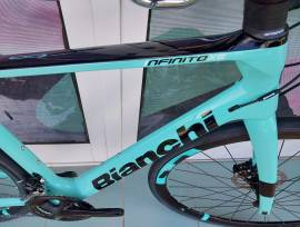 BIANCHI 2024 BIANCHI INFINITO XE DISC 105 (57) Road bike Shimano 105 disc brake new with guarantee For Sale
