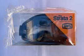 Új 100% Strata 2 fekete/szürke, átlátszó lencsés DH/FR szemüveg, védőszemüveg 100% Strata 2 Eyewear / Sunglasses DH new / not used For Sale