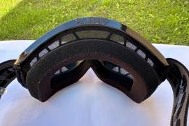 Új 100% Strata 2 fekete/szürke, átlátszó lencsés DH/FR szemüveg, védőszemüveg 100% Strata 2 Eyewear / Sunglasses DH new / not used For Sale