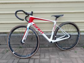 GIANT Defy Advanced 2 FÉK ÉS VÁLTÓ NÉLKÜL Országúti tárcsafék használt ELADÓ