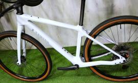 CANYON ROADLITE_CF9 FULL CARBON XT-12 Városi / Cruiser nem használt ELADÓ