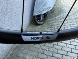 Forza Norte db országúti kerékszett Forza Norte db Országúti / Gravel / Triatlon Alkatrész, Országúti  Kerék / Felni / Gumi 28" nem használt ELADÓ