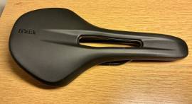 Fizik Antares Vento R5 nyereg új állapotban, áron alul eladó! Fizik Antares R5  Országúti / Gravel / Triatlon Alkatrész, Országúti Nyereg / Nyeregcső használt ELADÓ