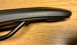 Fizik Antares Vento R5 nyereg új állapotban, áron alul eladó! Fizik Antares R5  Országúti / Gravel / Triatlon Alkatrész, Országúti Nyereg / Nyeregcső használt ELADÓ