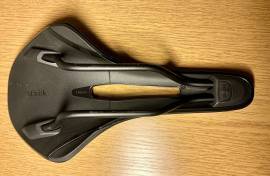 Fizik Antares Vento R5 nyereg új állapotban, áron alul eladó! Fizik Antares R5  Országúti / Gravel / Triatlon Alkatrész, Országúti Nyereg / Nyeregcső használt ELADÓ