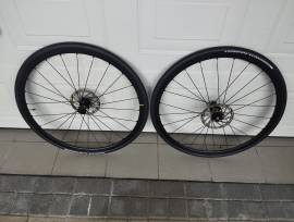 Országuti tárcsafékes kerékszett /Mavic ksyrium S 25 disc komplett kerèkszett Mavic ksyrium s 25 disc Országúti / Gravel / Triatlon Alkatrész, Országúti  Kerék / Felni / Gumi 28" nem használt ELADÓ
