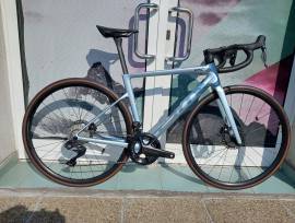 BMC Teammachine SLR ONE Ultegra Di2 (47,51,54,56,58,61 Országúti Shimano Ultegra Di2 tárcsafék új / garanciával ELADÓ