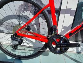 BMC 2027Teammachine SLR TWO  105 DI2(47,51,54,56,58,61 Országúti Shimano 105 Di2 tárcsafék új / garanciával ELADÓ