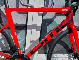 BMC 2027Teammachine SLR TWO  105 DI2(47,51,54,56,58,61 Országúti Shimano 105 Di2 tárcsafék új / garanciával ELADÓ