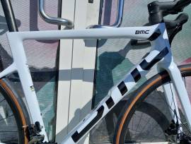 BMC Teammachine SLR THREE 105 (47,51,54,56,58,61) Road bike Shimano 105 disc brake new with guarantee For Sale