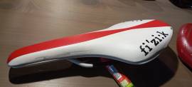 fizik  ; selle italia  nyergek fizik Országúti / Gravel / Triatlon Alkatrész, Országúti Nyereg / Nyeregcső használt ELADÓ