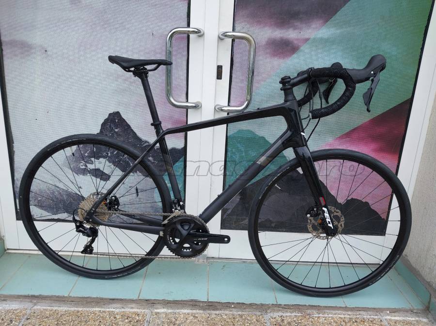 FELT Felt Performance Carbon 105 (L 56 ) ( 0 km Akciós) Road bike Shimano 105 disc brake new with guarantee For Sale